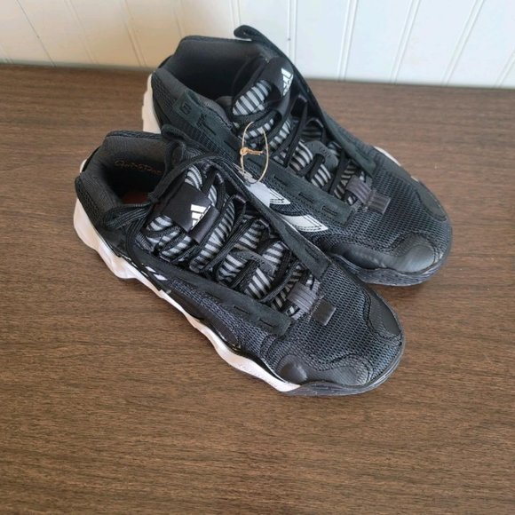 Basketball Shoes - Picture 4 of 4